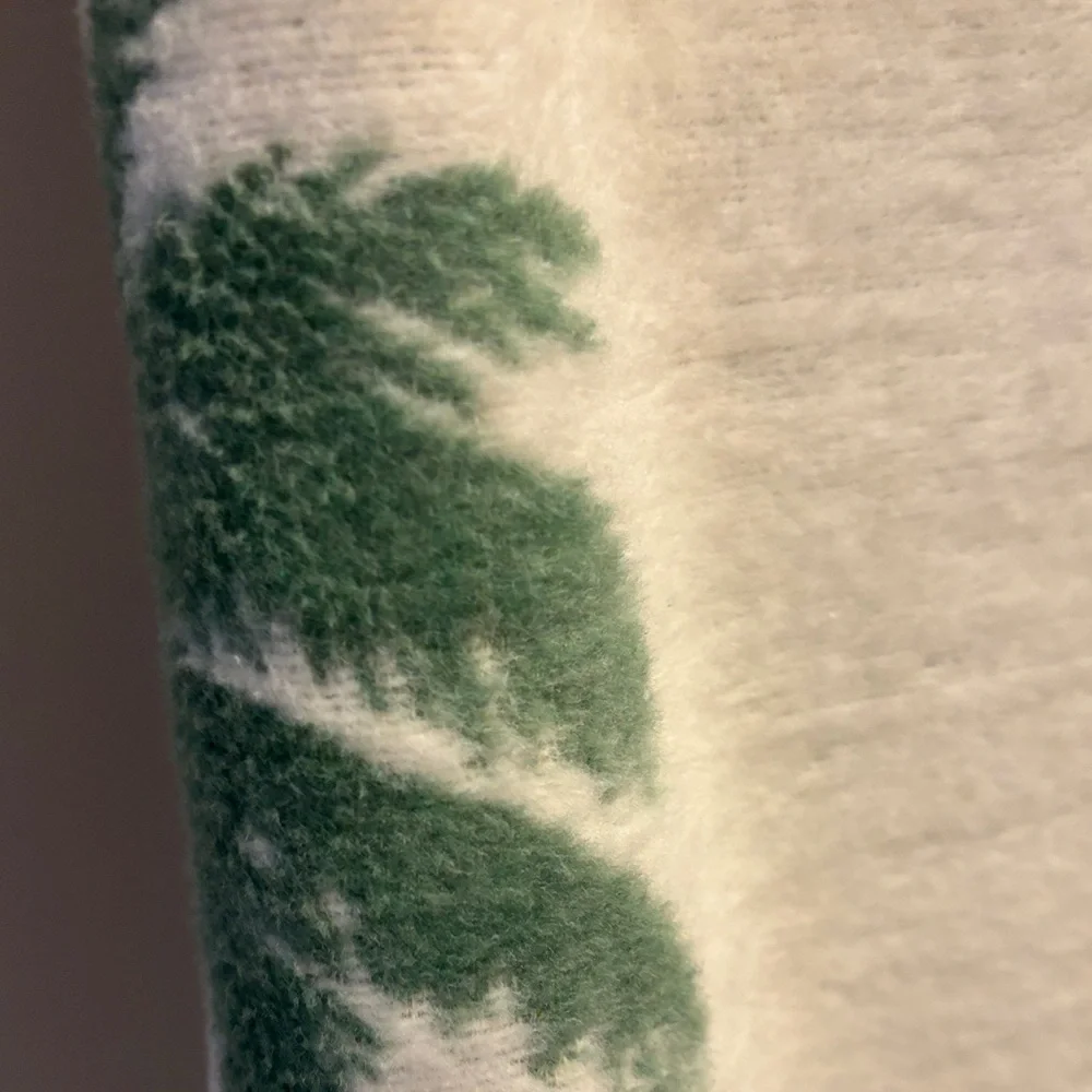 Palm Tree Patterned throw blanket - Picture 6 of 8